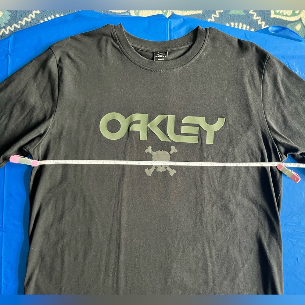 SOLD! OAKLEY black short sleeve t-shirt - Picture 3 of 8